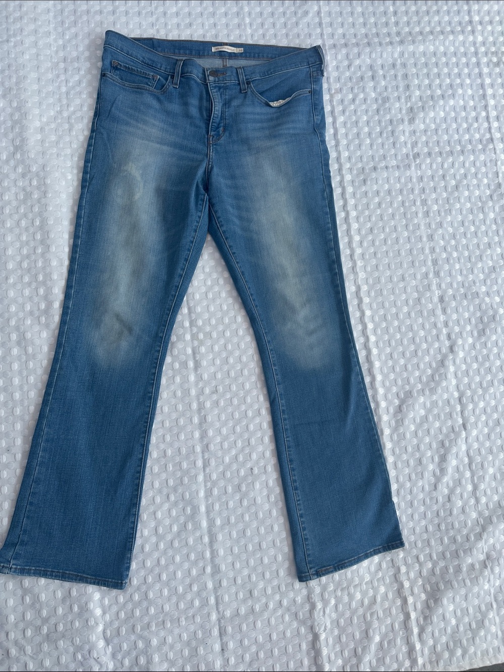 315 Levi’s Shaping Bootcut Jeans size 33x32